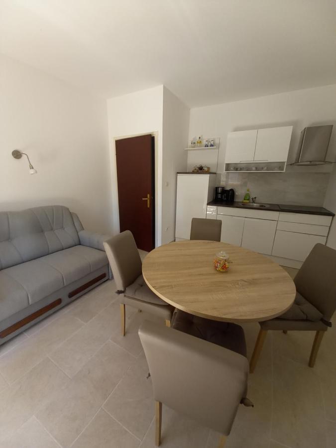 Apartmani Pajalic Кърк Екстериор снимка